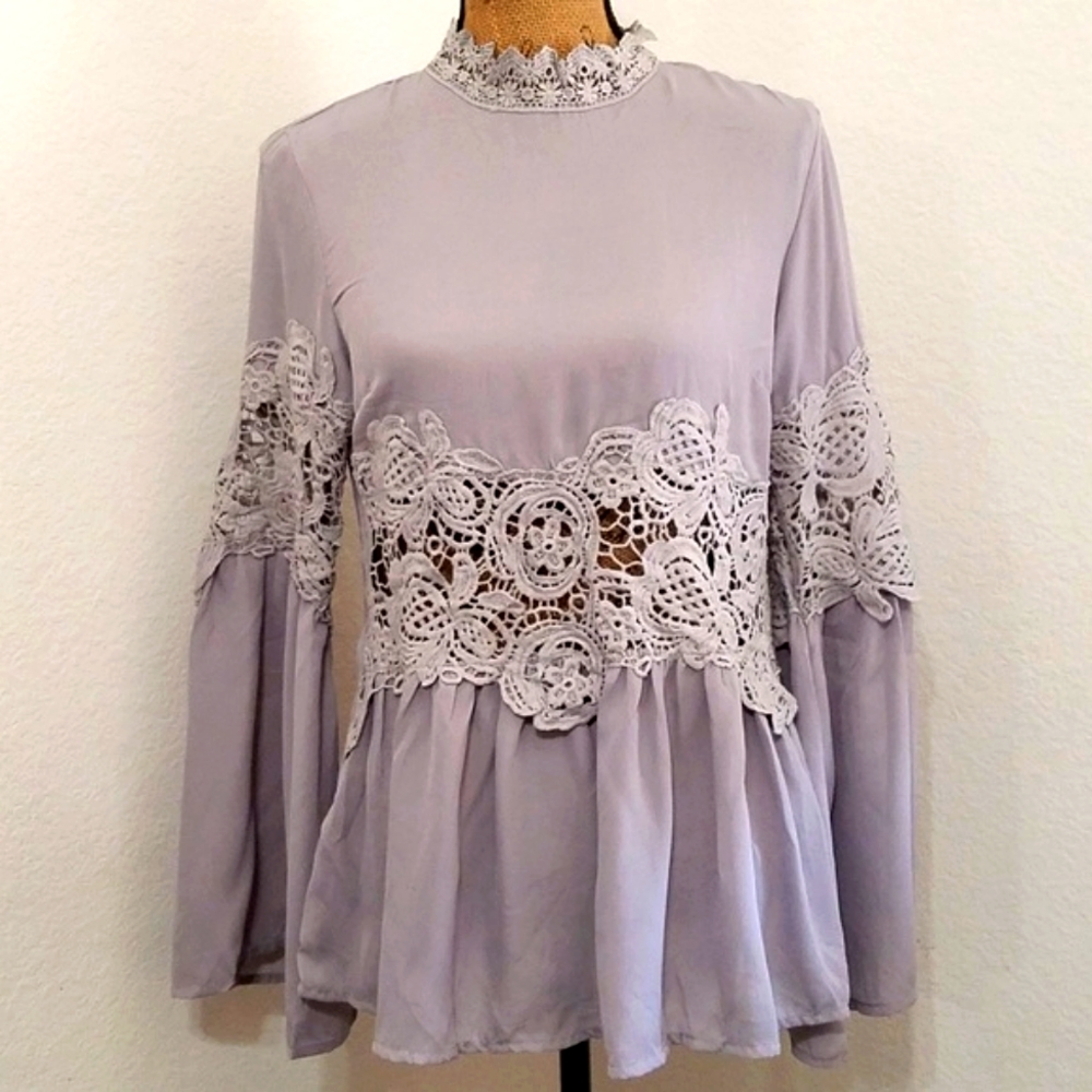 Gray long sleeve lace inset bell sleeve lace neck detail Top Small Mediim - Picture 2 of 10